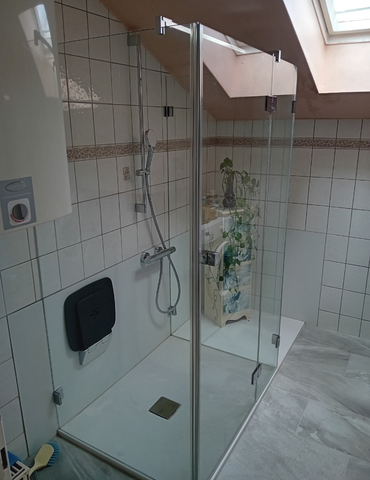 Installation neuer Duschkabine